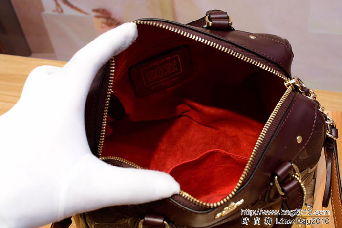 COACH蔻馳 C家新款 11920 漆皮壓花枕頭包 容量大 可單肩斜挎  Chz1103
